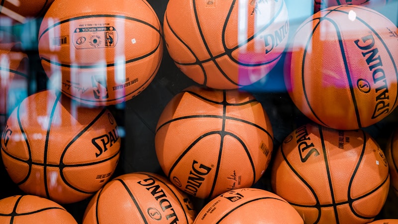 梅西捧起世界杯冠军奖杯庆祝胜利的精彩瞬间